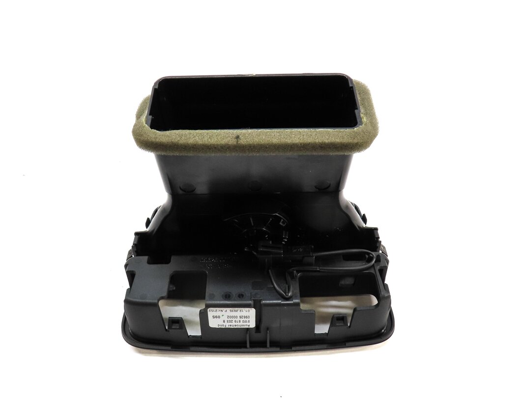 Thumbnail 4: 2017 AUDI A4 (B9 8W) REAR CENTER CONSOLE HEATER A/C AIR VENT (BLACK)