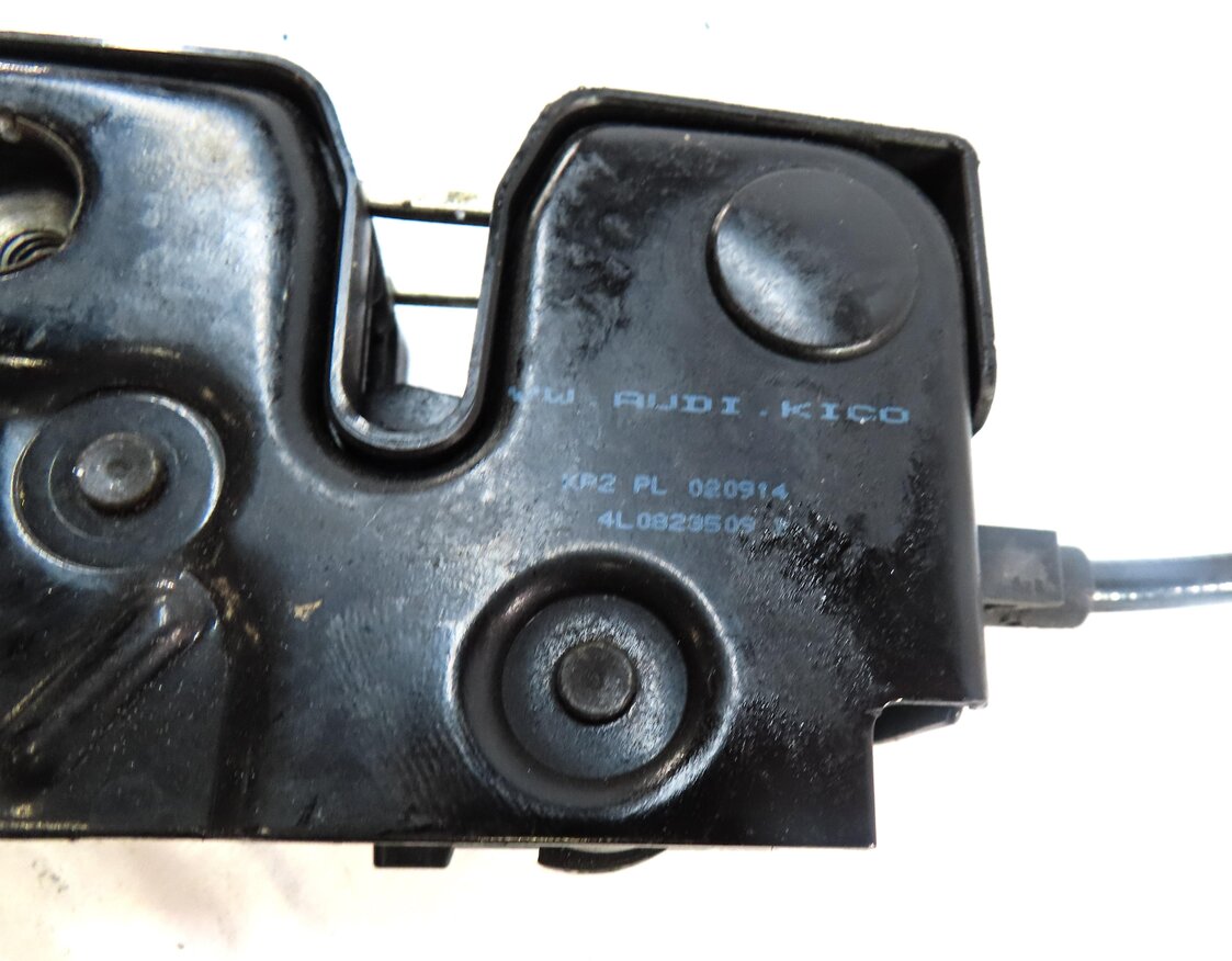 Thumbnail 6: 2011 AUDI Q7 (4L) FRONT LOWER HOOD LOCK LATCH STRKER PLATE w/ CABLE