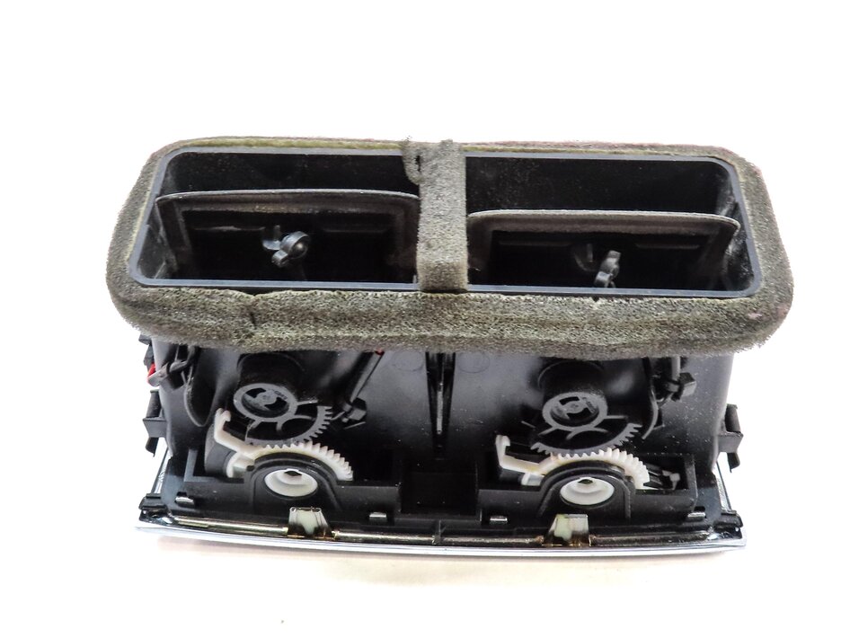 Thumbnail 3: 2011 AUDI Q7 (4L) REAR CENTER COSNOLE HEATER A/C AIR VENT