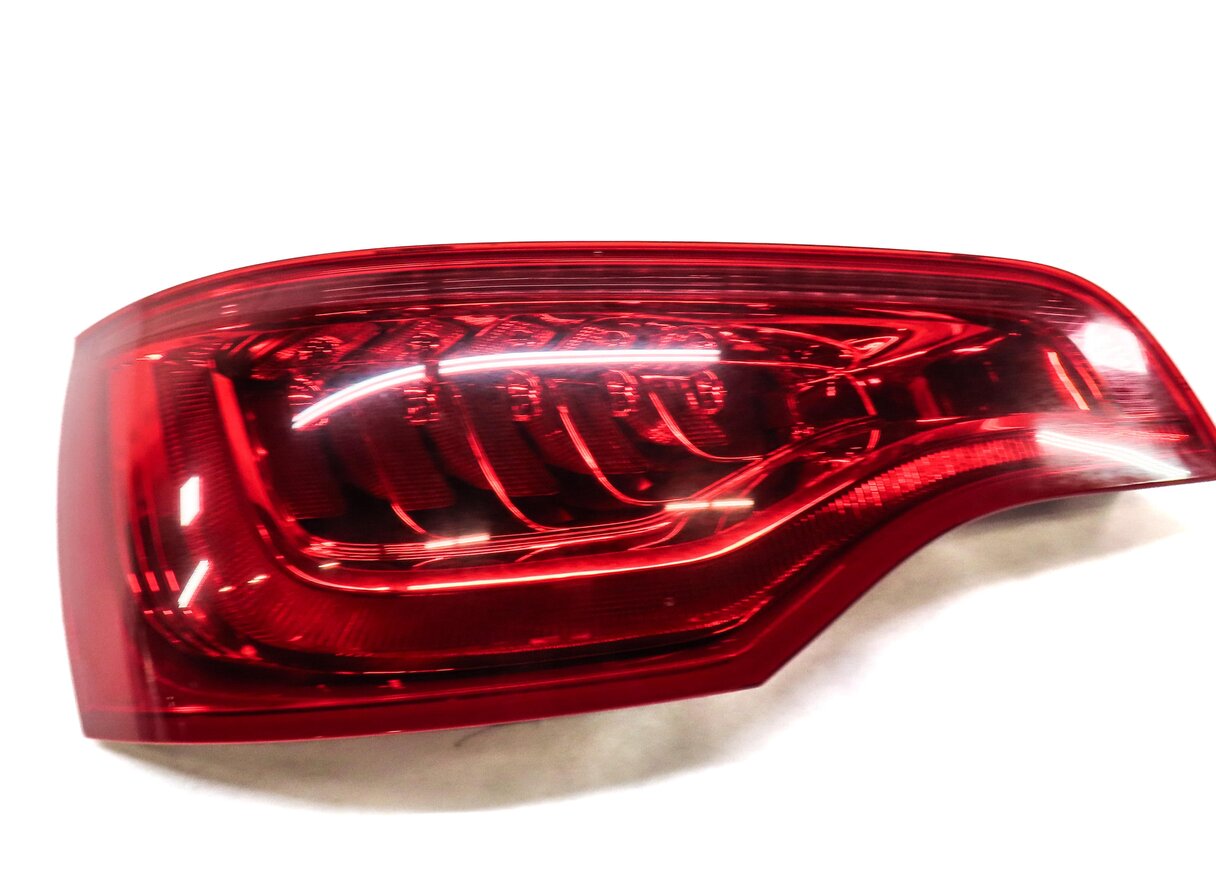 2010-2015 AUDI Q7 (4L) LEFT DRIVER REAR TAILLIGHT BRAKE LIGHT LAMP (LED)