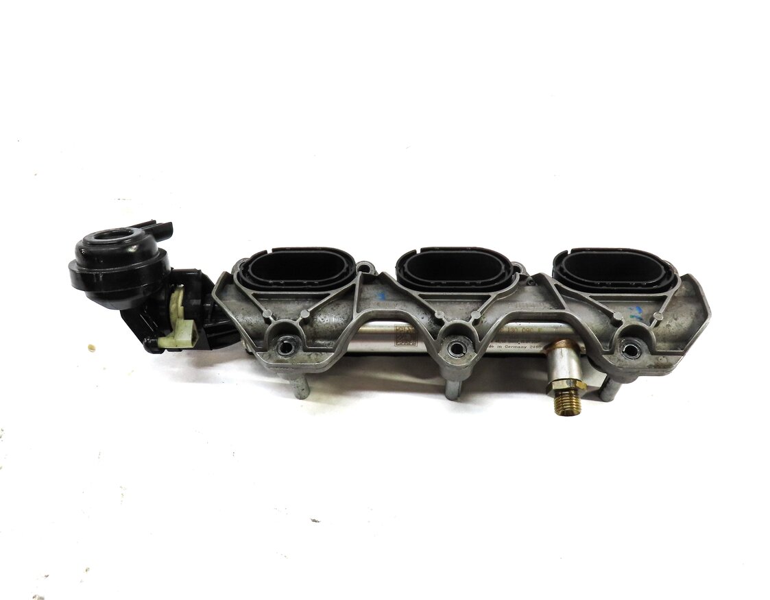 Thumbnail 3: 2011 AUDI Q7 (4L) 30L SUPERCHARGED ENGINE RIGHT PASSENGER LOWER INTAKE MANIFOLD