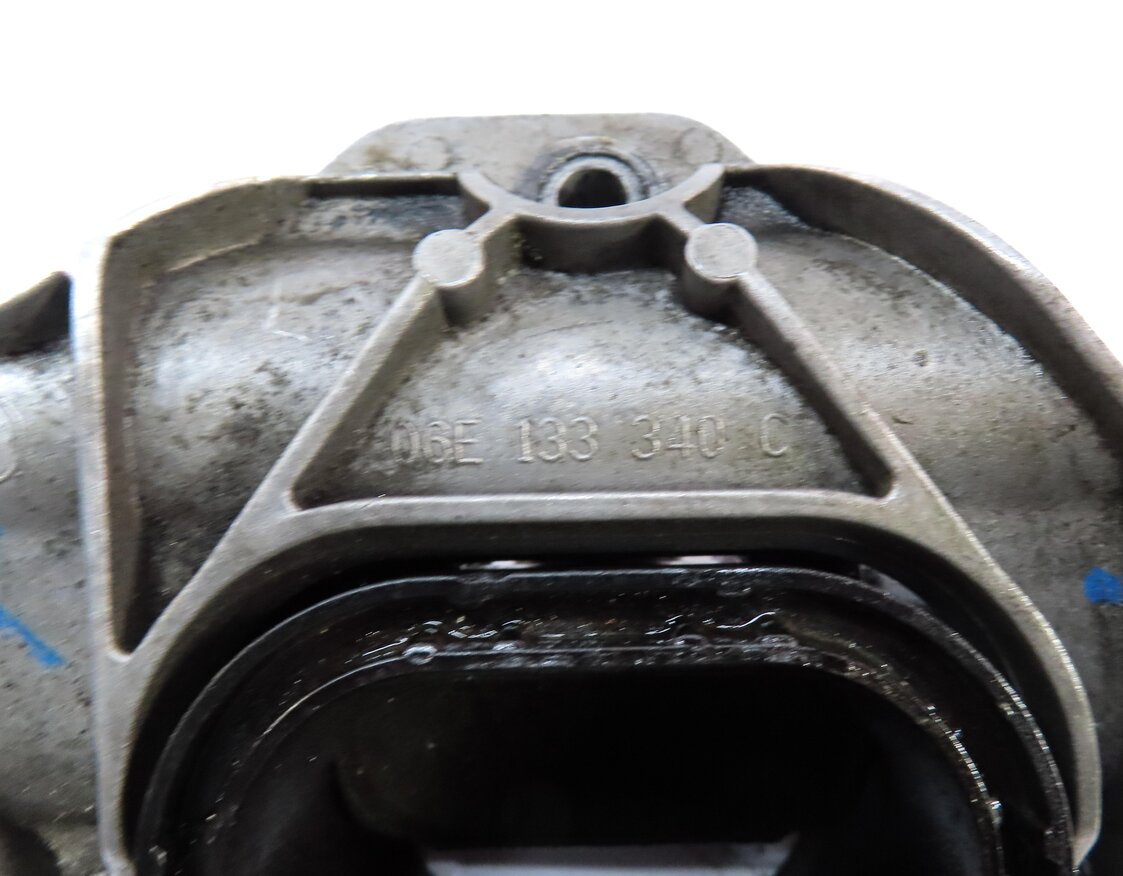 Thumbnail 6: 2011 AUDI Q7 (4L) 30L SUPERCHARGED ENGINE RIGHT PASSENGER LOWER INTAKE MANIFOLD