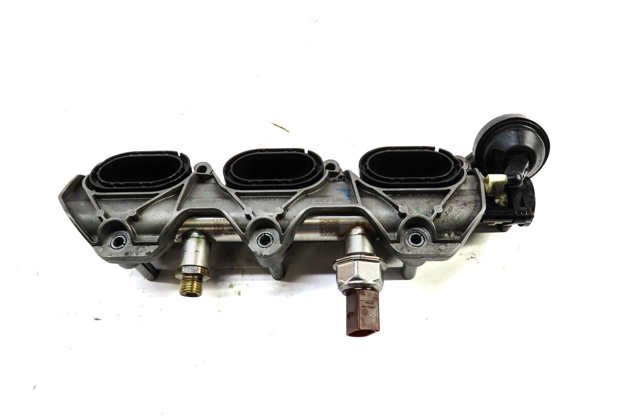 Thumbnail 3: 2011 AUDI Q7 (4L) 30L CJWC SUPERCHARGED LEFT LOWER INTAK MANIFOLD DIFFUSER RAIL
