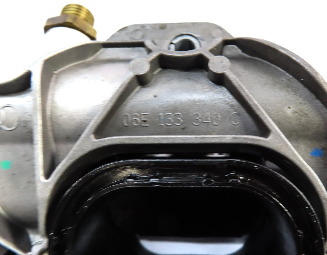 Thumbnail 5: 2011 AUDI Q7 (4L) 30L CJWC SUPERCHARGED LEFT LOWER INTAK MANIFOLD DIFFUSER RAIL