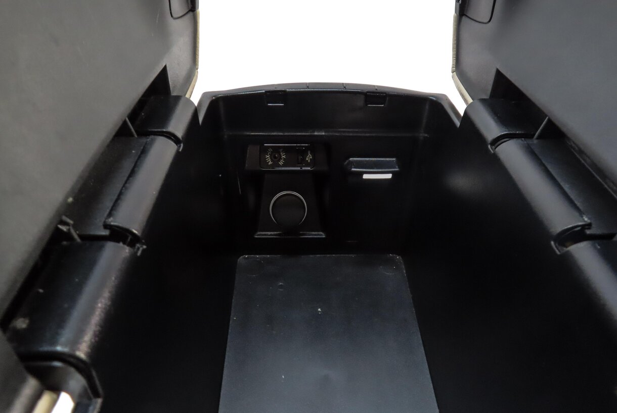 Thumbnail 7: 08-14 BMW X5 X6 (E70 E71 E72) FRONT CENTER CONSOLE ARMREST COMPARTMENT (OYSTER)