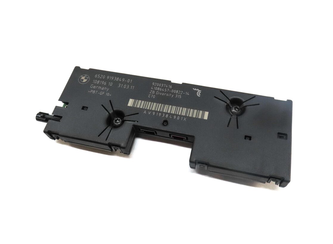 Thumbnail 1: 2012 BMW X5 (E70) RADIO STEREO DIVERSITY ANTENNA CONTROL MODULE