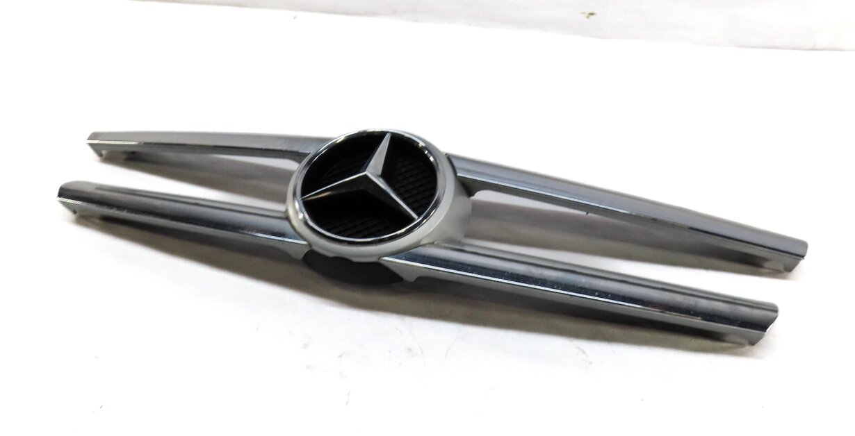 2013-2016 MERCEDES GL350 GL450 (X166) FRONT UPPER CENTER HOOD GRILLE TRIM
