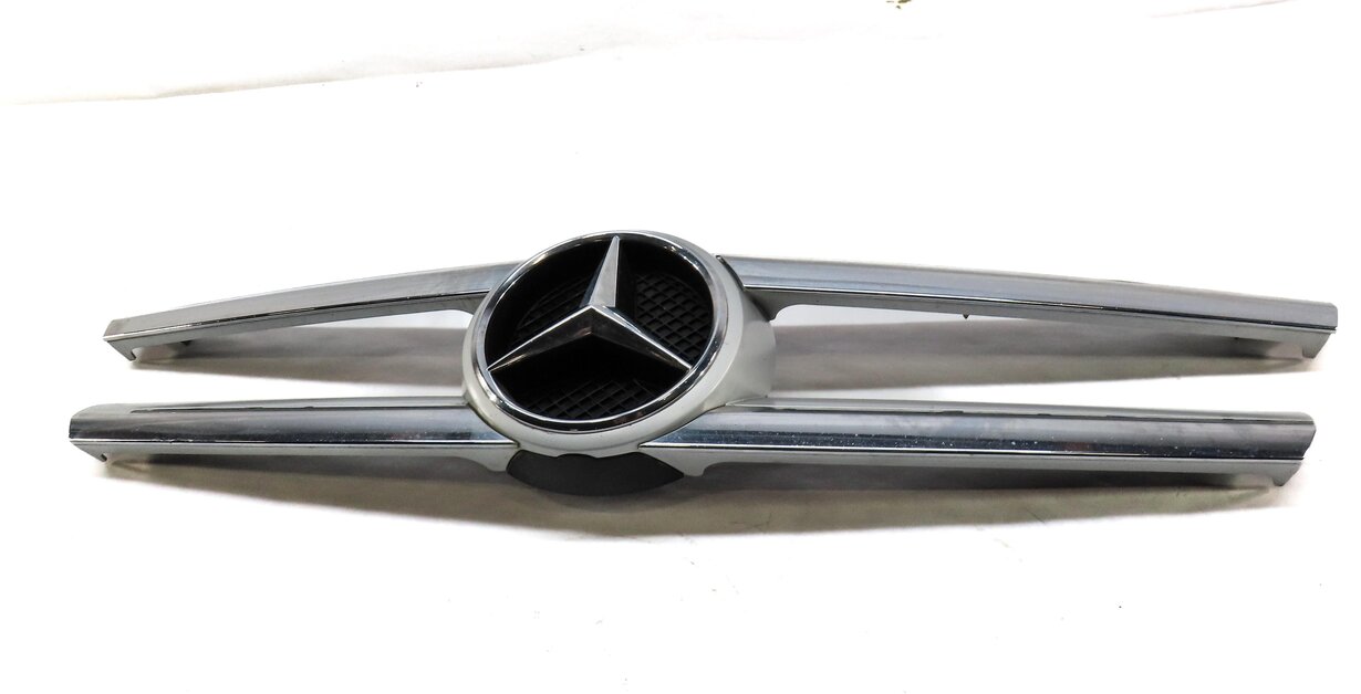 Thumbnail 2: 2013-2016 MERCEDES GL350 GL450 (X166) FRONT UPPER CENTER HOOD GRILLE TRIM