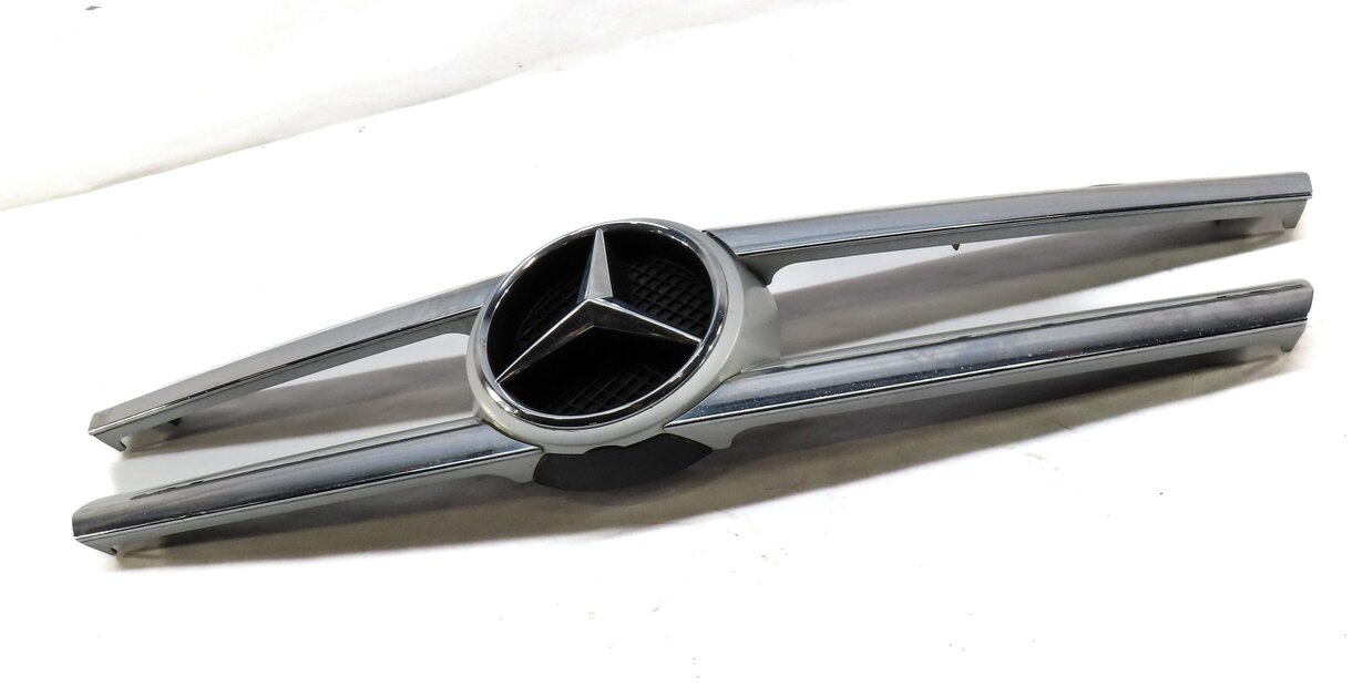 Thumbnail 3: 2013-2016 MERCEDES GL350 GL450 (X166) FRONT UPPER CENTER HOOD GRILLE TRIM