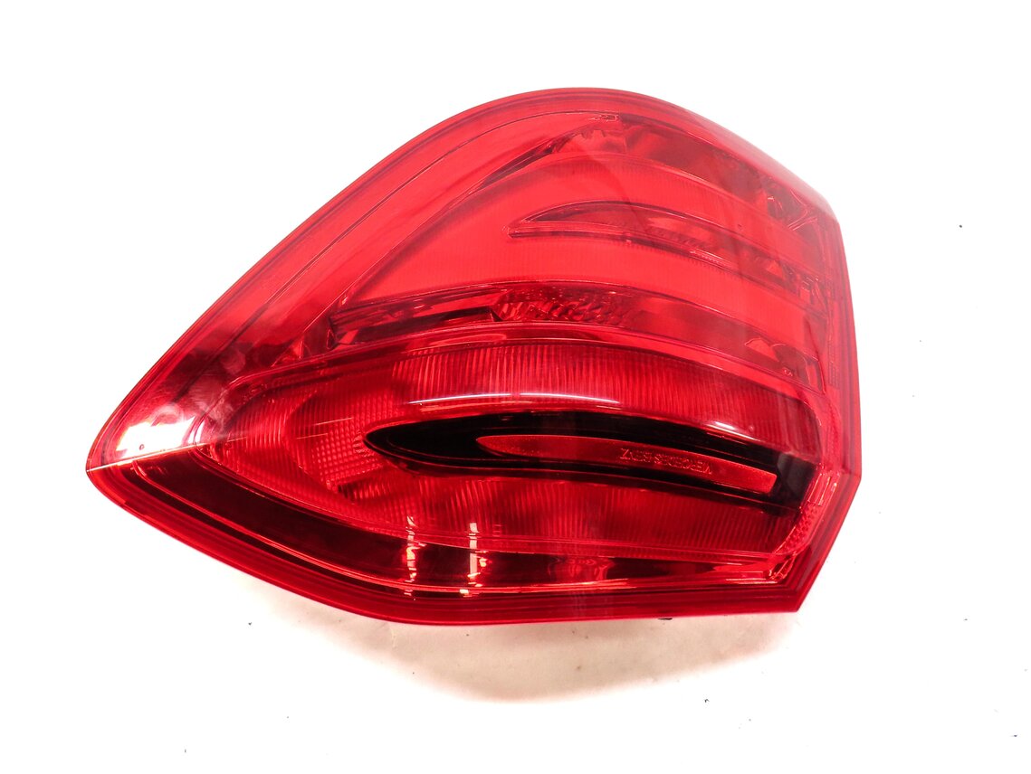 Thumbnail 4: 13-16 MERCEDES GL350 GL450 GL550 (X166) RIGHT REAR TAILLIGHT BRAKE LIGHT LAMP