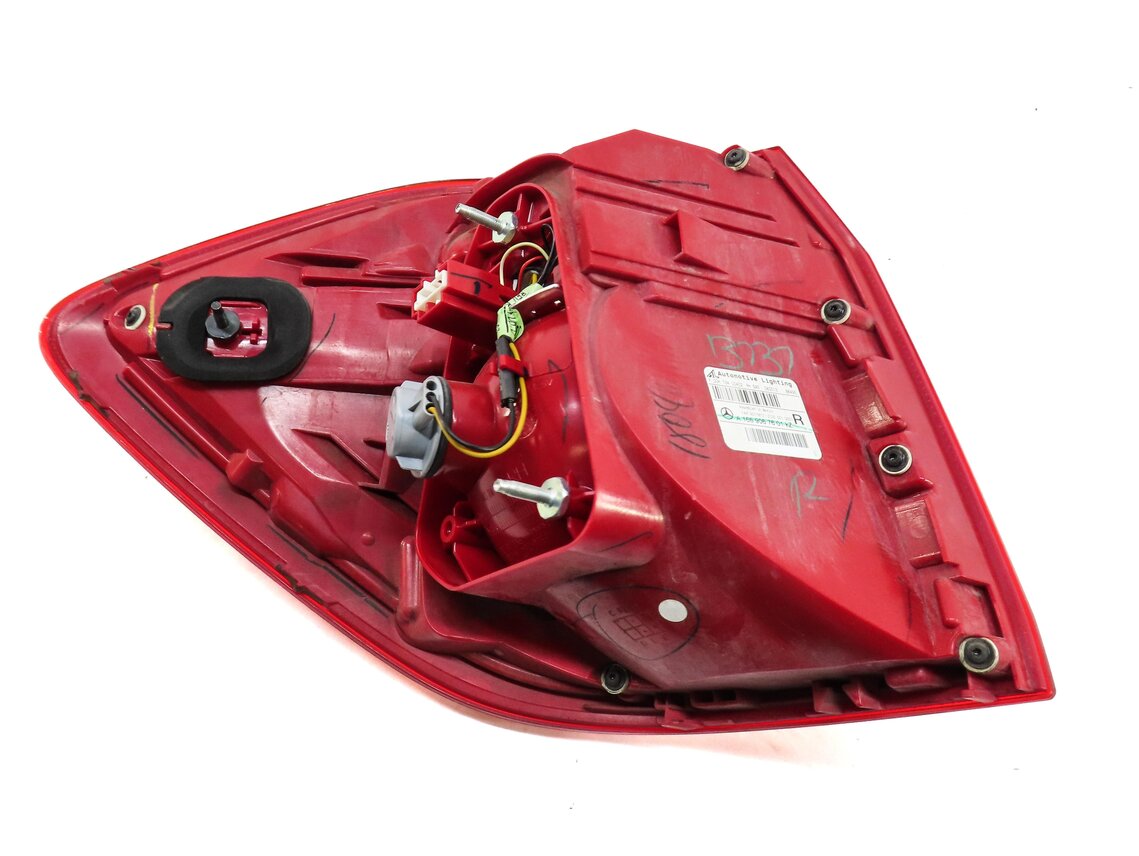 Thumbnail 5: 13-16 MERCEDES GL350 GL450 GL550 (X166) RIGHT REAR TAILLIGHT BRAKE LIGHT LAMP