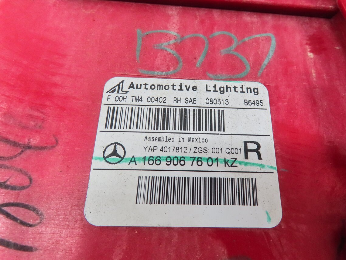 Thumbnail 6: 13-16 MERCEDES GL350 GL450 GL550 (X166) RIGHT REAR TAILLIGHT BRAKE LIGHT LAMP