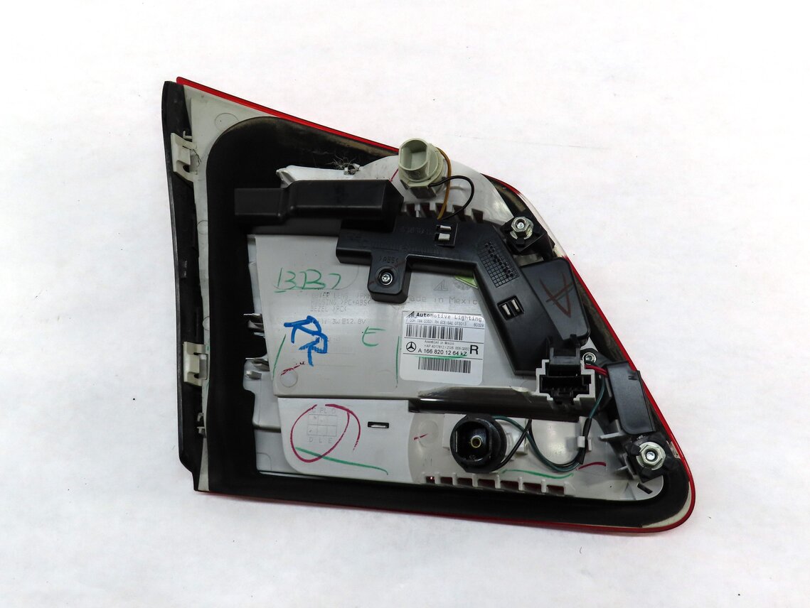 Thumbnail 5: 13-16 MERCEDES GL350 GL450 GL550 (X166) RIGHT REAR INNER TAILLIGHT LIGHT LAMP