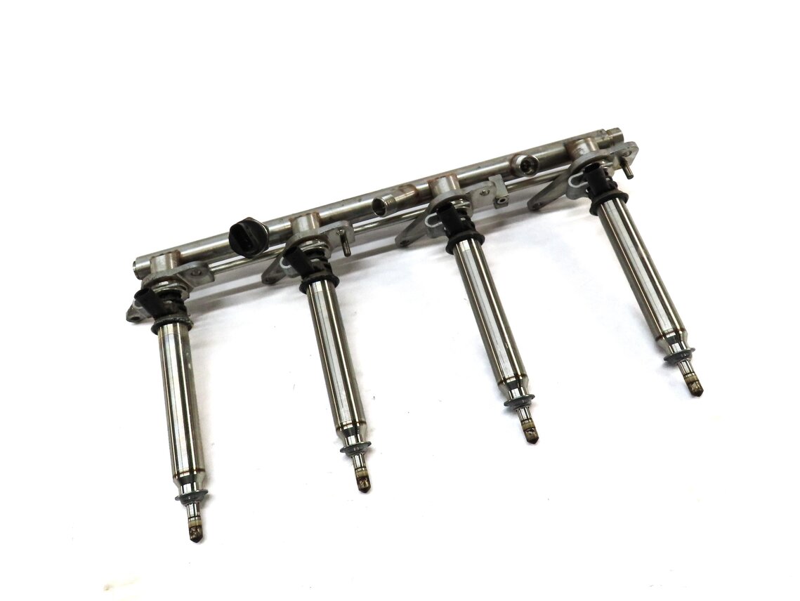 2014 MERCEDES GL450 X166 4.6L TURBO ENGINE RIGHT FUEL INJECTOR SET 4 & FUEL RAIL