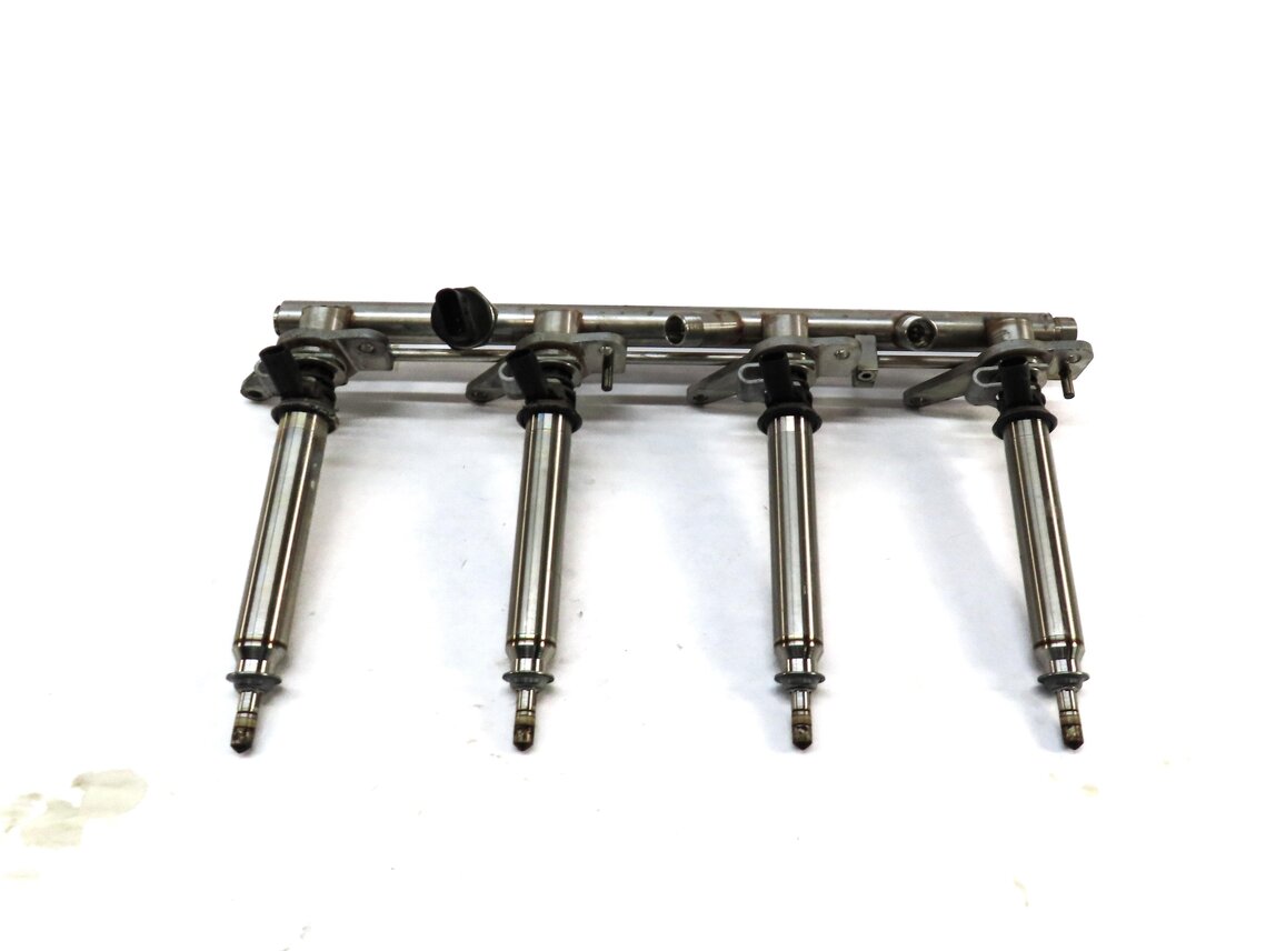 Thumbnail 2: 2014 MERCEDES GL450 X166 4.6L TURBO ENGINE RIGHT FUEL INJECTOR SET 4 & FUEL RAIL