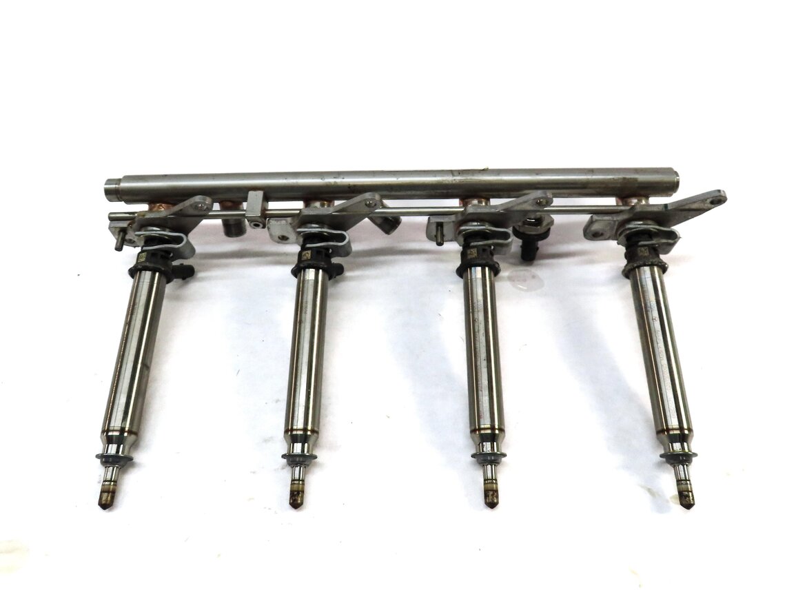 Thumbnail 4: 2014 MERCEDES GL450 X166 4.6L TURBO ENGINE RIGHT FUEL INJECTOR SET 4 & FUEL RAIL