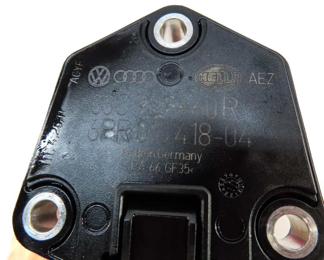 Thumbnail 4: 2012 AUDI A7 (C7 4G8) 3.0L SUPER CGXB ENGINE OIL LEVEL SENSOR 03C907660R