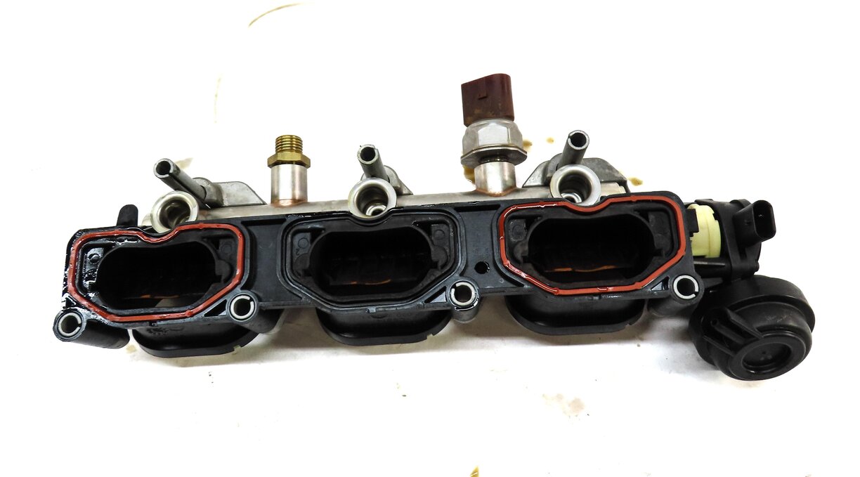 Thumbnail 4: 12-17 AUDI A6 A7 Q5 S5 SQ5 (C7 4G8 B8 8T 8R) LEFT INTAKE MANIFOLD DIFFUSER RAIL