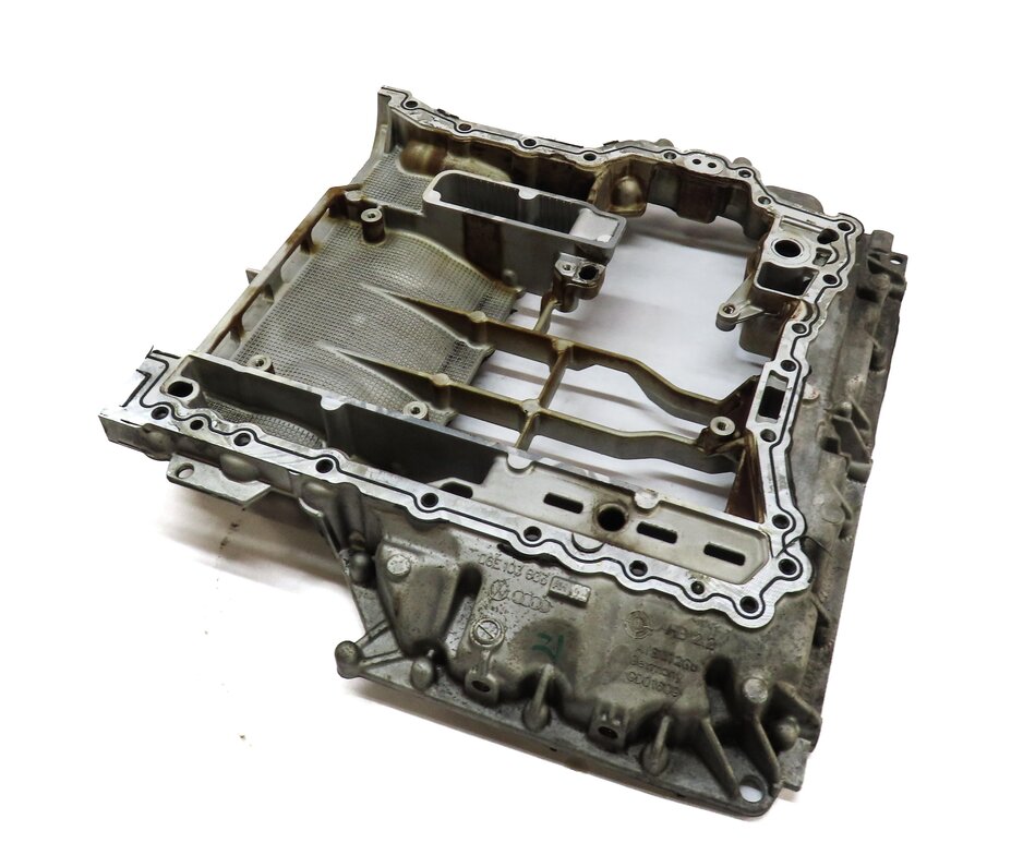 2012 AUDI A7 (C7 4G8) 3.0L SUPER CGXB ENGINE UPPER OIL PAN 06E103603AH