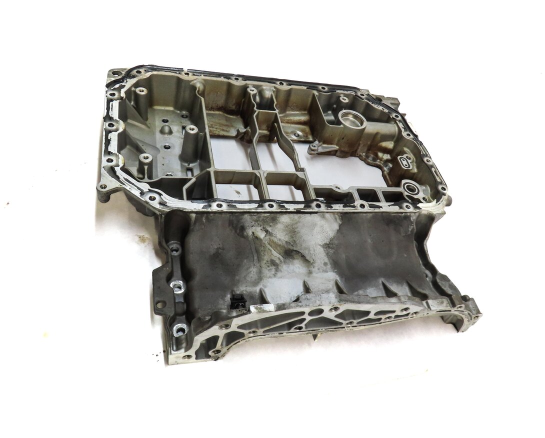 Thumbnail 5: 2012 AUDI A7 (C7 4G8) 3.0L SUPER CGXB ENGINE UPPER OIL PAN 06E103603AH