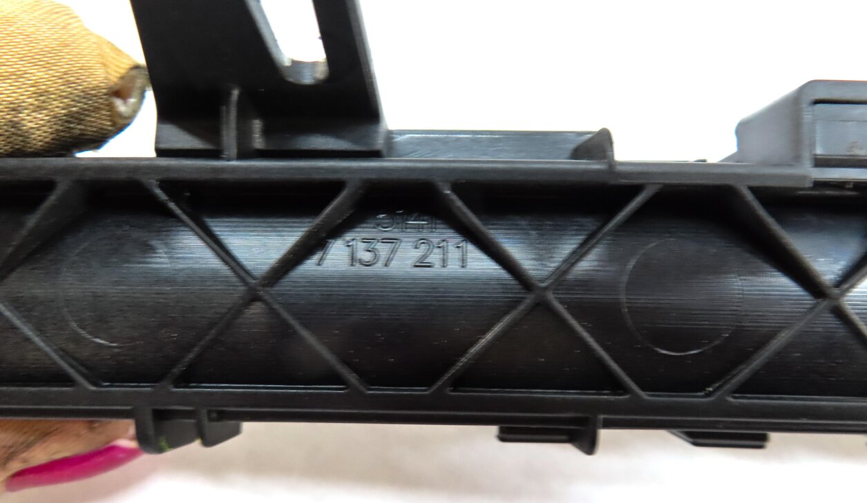 Thumbnail 5: 2007-2013 BMW X5 (E70) LEFT REAR RETRACTABLE WINDOW SUN SCREEN PRIVACY SHADE
