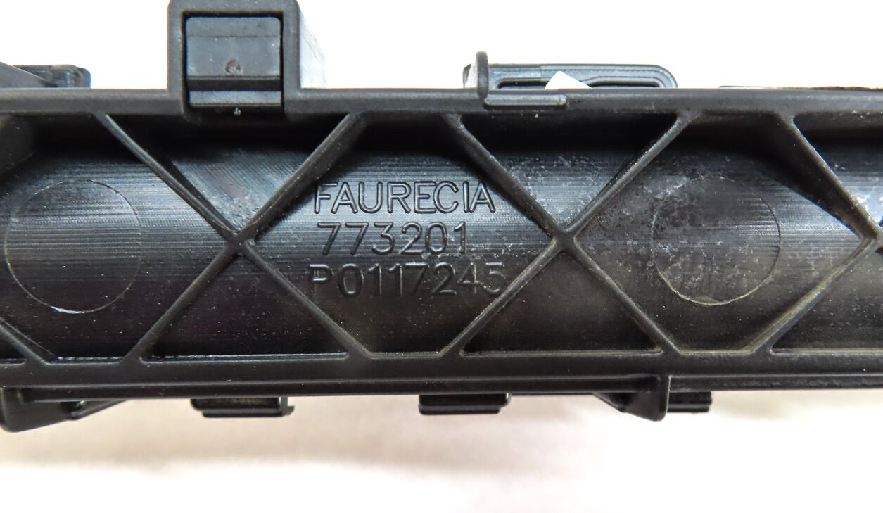 Thumbnail 6: 2007-2013 BMW X5 (E70) LEFT REAR RETRACTABLE WINDOW SUN SCREEN PRIVACY SHADE