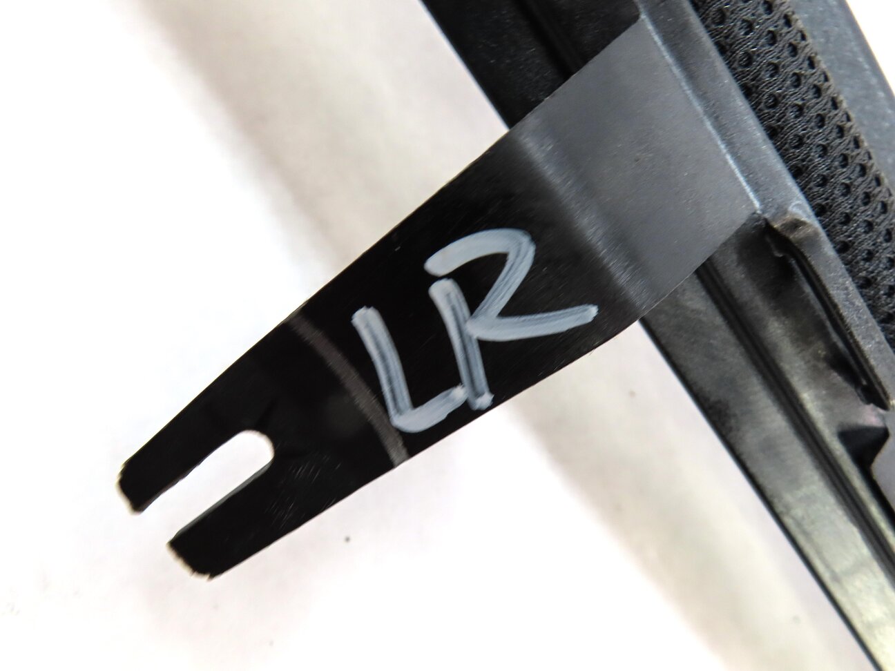 Thumbnail 7: 2007-2013 BMW X5 (E70) LEFT REAR RETRACTABLE WINDOW SUN SCREEN PRIVACY SHADE