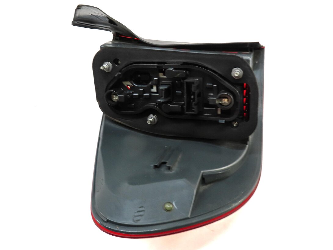Thumbnail 6: 2011-2013 BMW X5 X5M (E70) RIGHT PASSENGER REAR OUTER TAILLIGHT BRAKE LIGHT LAMP