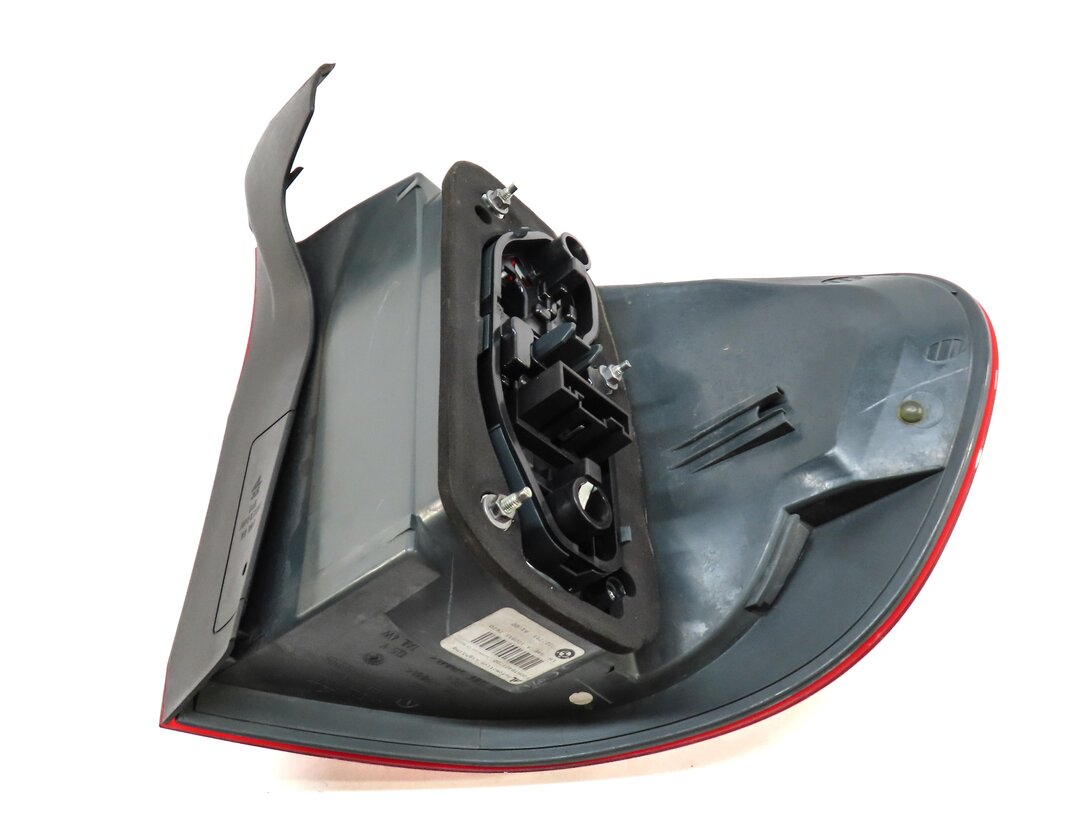 Thumbnail 4: 2011-2013 BMW X5 X5M (E70) LEFT DRIVER REAR OUTER TAILLIGHT BRAKE LIGHT LAMP
