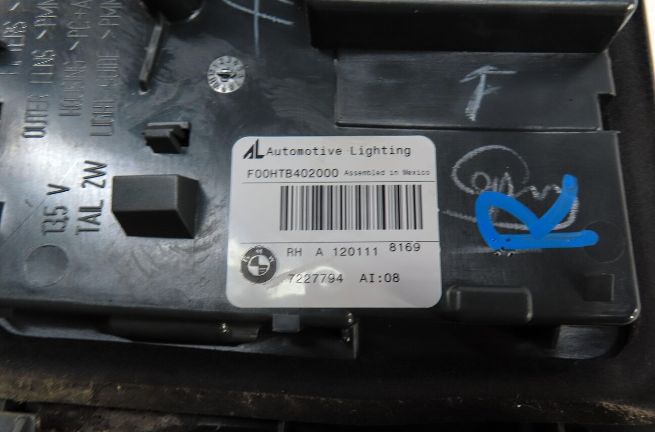 Thumbnail 6: 11-13 BMW X5 X5M (E70) RIGHT PASSENGER INNER TAILLIGHT LIGHT LAMP (INCANDESCENT)