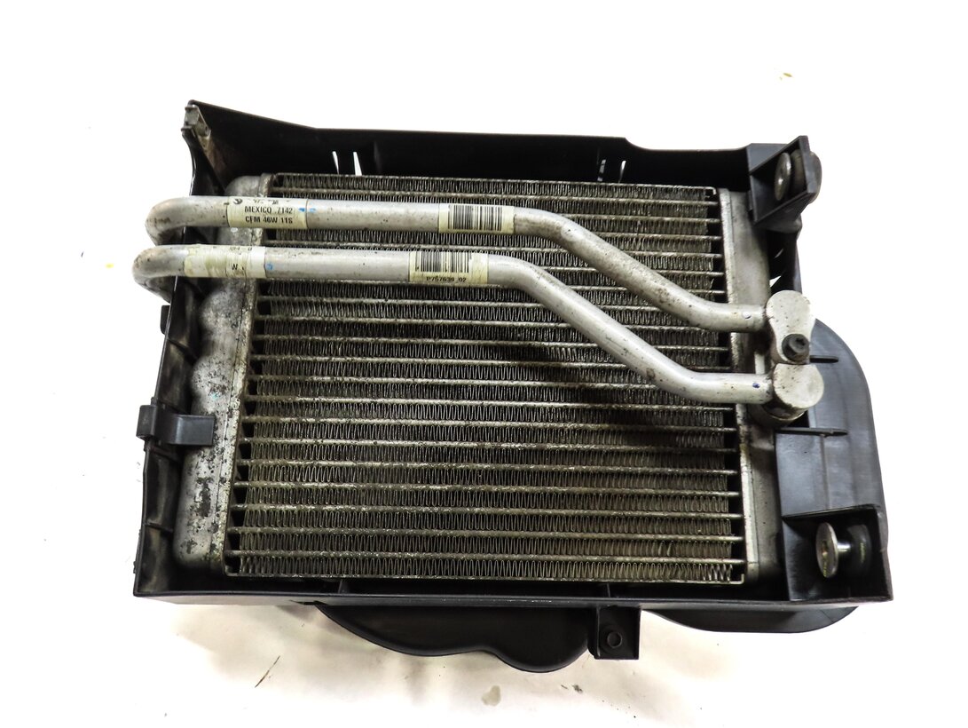 Thumbnail 4: 2012 BMW X5 (E70) 4.4L TURBO N63 ENGINE OIL COOLER RADIATOR 51747222870