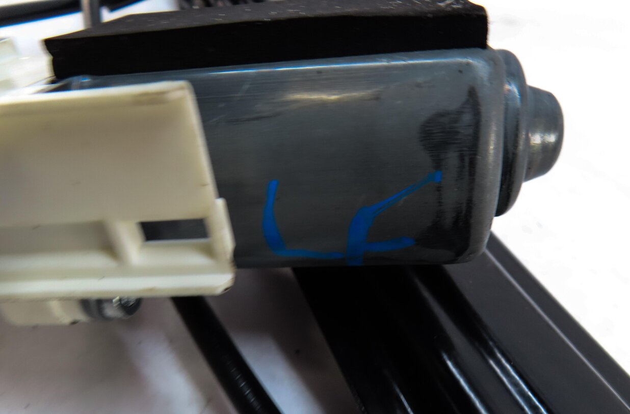 Thumbnail 6: 2013 AUDI S5 (B8 8T) FRONT LEFT DRIVER WINDOW REGULATOR w/ MOTOR