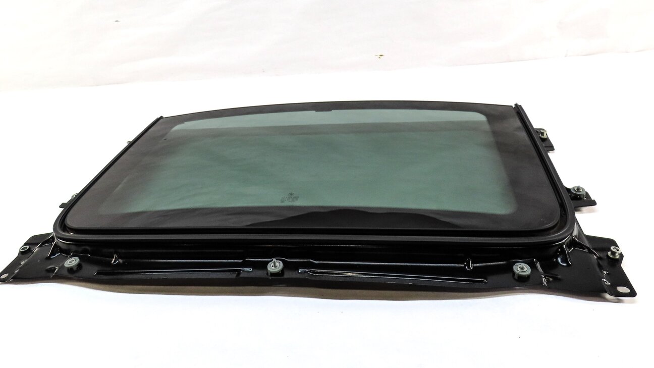 Thumbnail 2: 2012-2015 BMW X1 (E84) REAR PANORAMIC SUNROOF SUN ROOF GLASS WINDOW PANEL