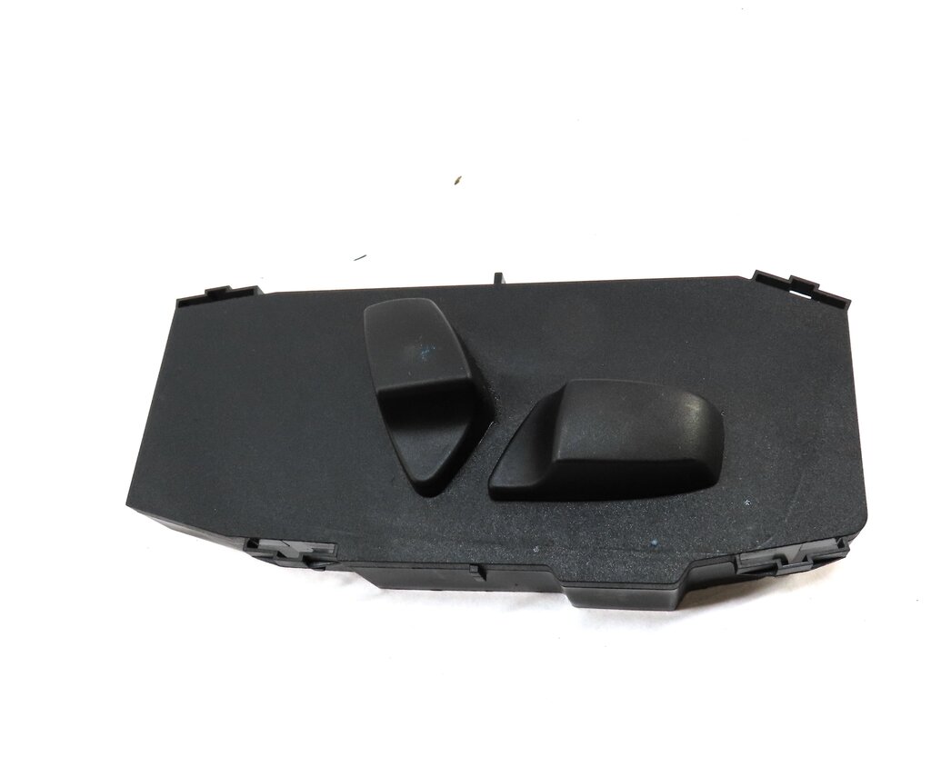 Thumbnail 2: 2013 BMW X1 (E84) FRONT RIGHT PASSENGER SEAT ADJUST ADJUSTMENT SWITCH BUTTON