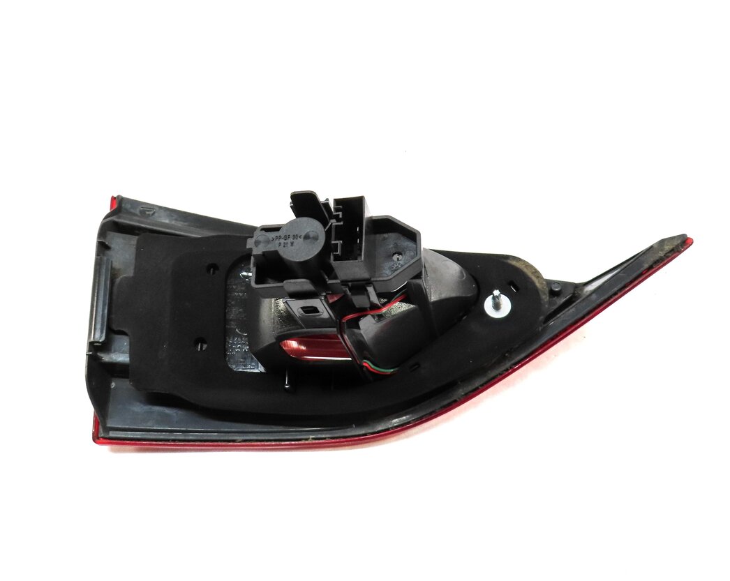 Thumbnail 5: 2012-2015 BMW X1 (E84) RIGHT PASSENGER REAR TRUNK INNER TAILLIGHT LIGHT LAMP