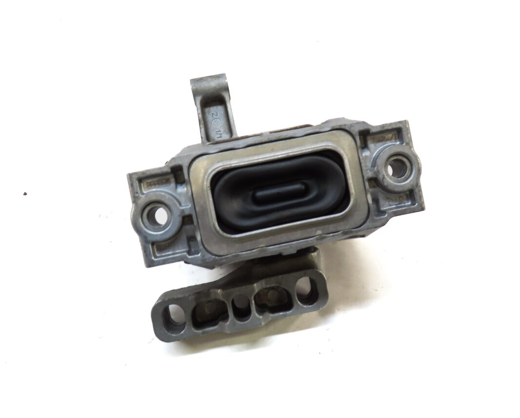 2015 AUDI Q3 (8U) AWD 2.0L CCTA ENGINE RIGHT MOTOR MOUNT BRACKET