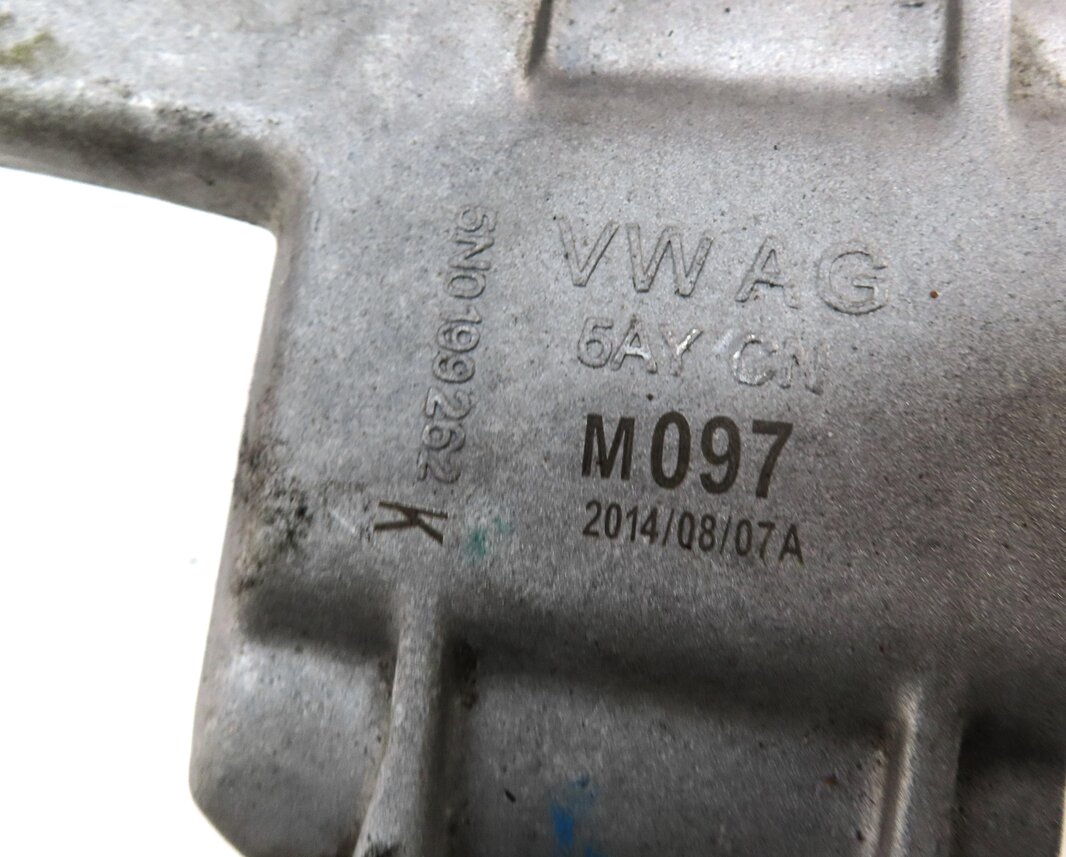 Thumbnail 5: 2015 AUDI Q3 (8U) AWD 2.0L CCTA ENGINE RIGHT MOTOR MOUNT BRACKET