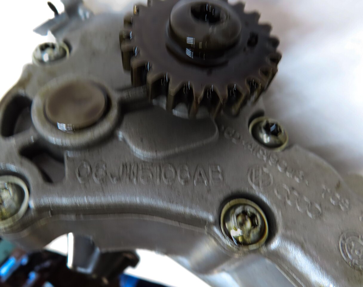 Thumbnail 7: 2015 AUDI Q3 (8U) 2.0L CCTA ENGINE OIL PUMP w/ PICKUP