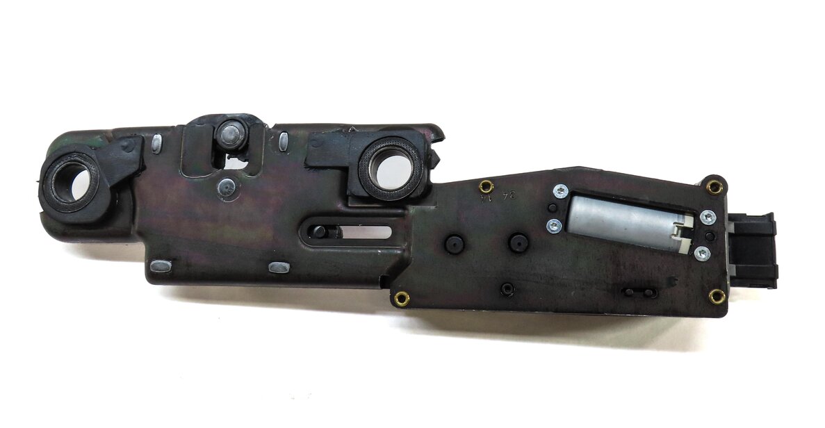 Thumbnail 4: 2015 AUDI Q3 (8U) REAR TRUNK LOCK LATCH ACTUATOR STRIKER PLATE