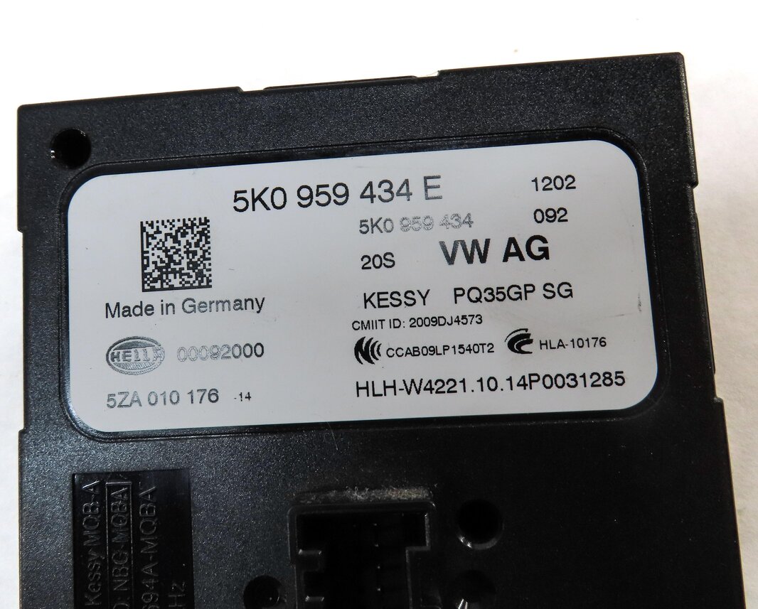 Thumbnail 3: 2015 AUDI Q3 (8U) KEYLESS ENTRY CONTROL MODULE