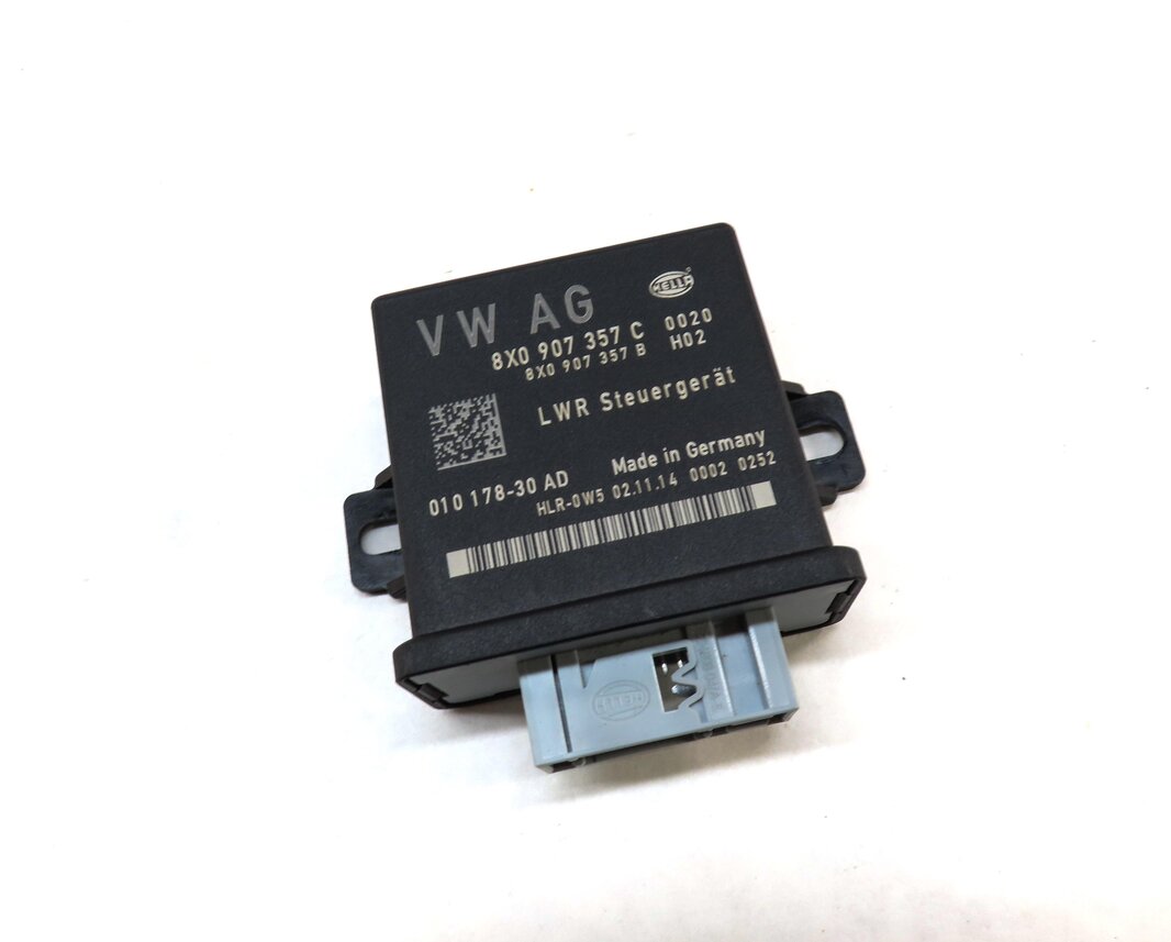 2015 AUDI Q3 (8U) HEADLIGHT RANGE CONTROL MODULE