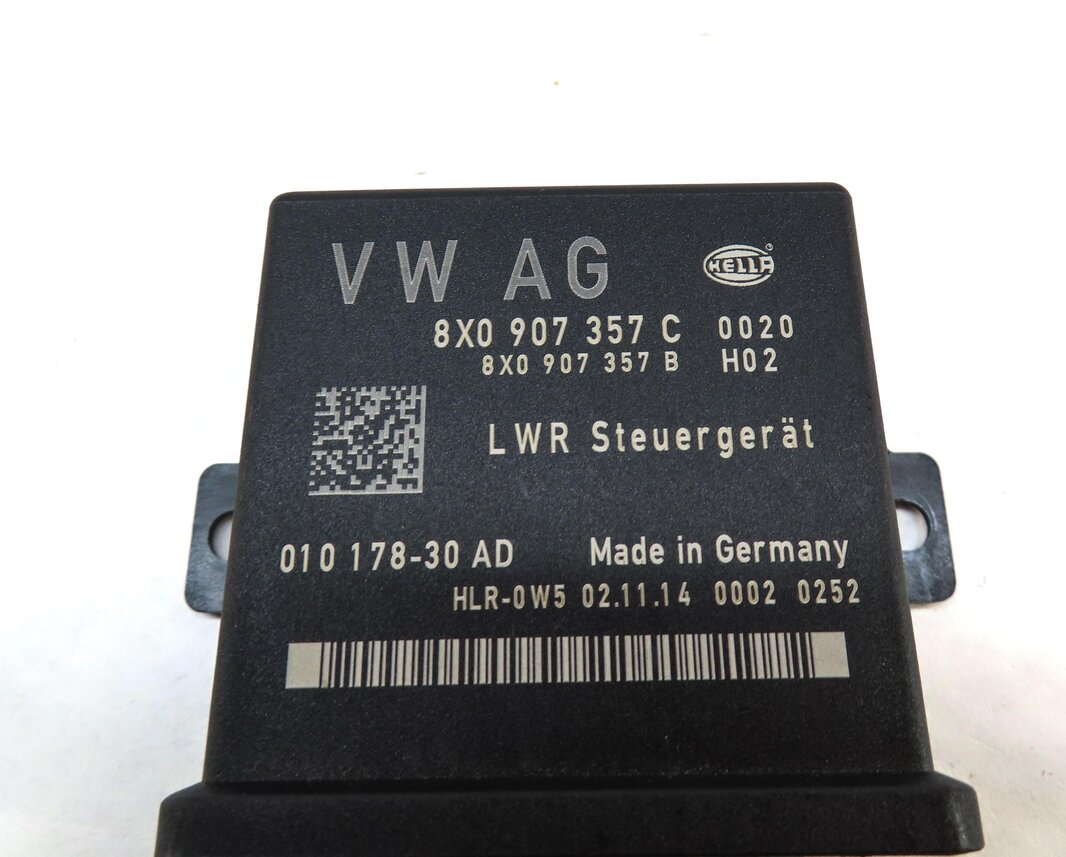 Thumbnail 3: 2015 AUDI Q3 (8U) HEADLIGHT RANGE CONTROL MODULE