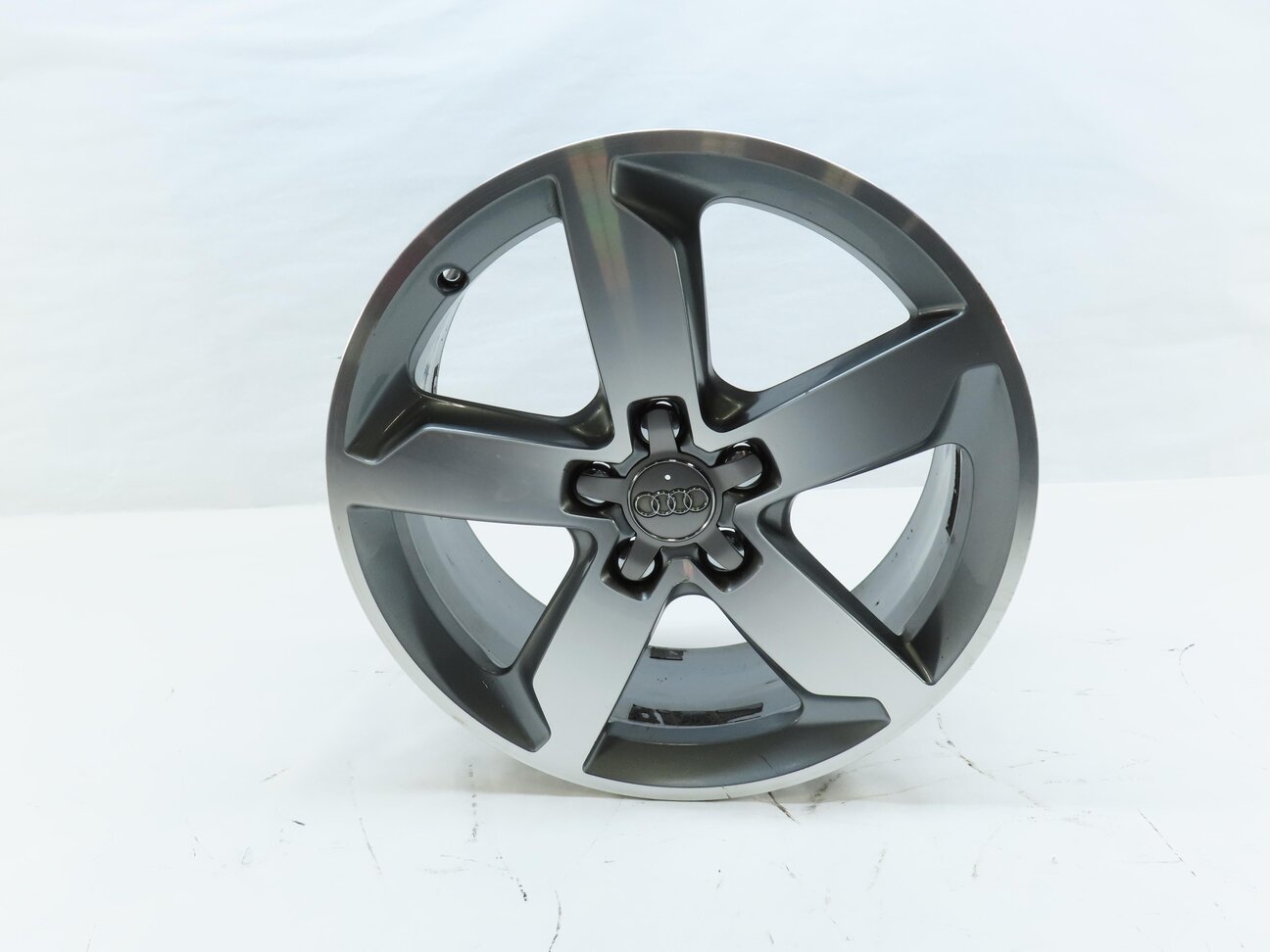 Thumbnail 3: 2015-2016 AUDI Q3 (8U) 18x7 5-SPOKE ALUMINUM ALLOY WHEEL RIM