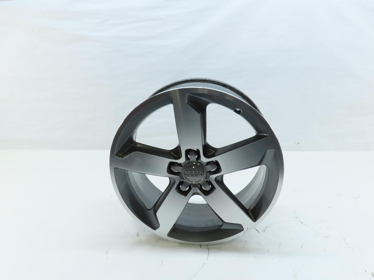 Thumbnail 2: 2015-2016 AUDI Q3 (8U) 18x7 5-SPOKE ALUMINUM ALLOY WHEEL RIM (MACHINE FINISH)