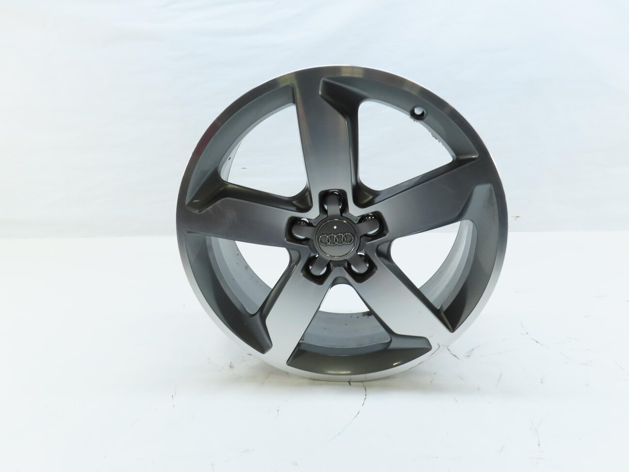 Thumbnail 3: 2015-2016 AUDI Q3 (8U) 18x7 5-SPOKE ALUMINUM ALLOY WHEEL RIM (MACHINE FINISH)