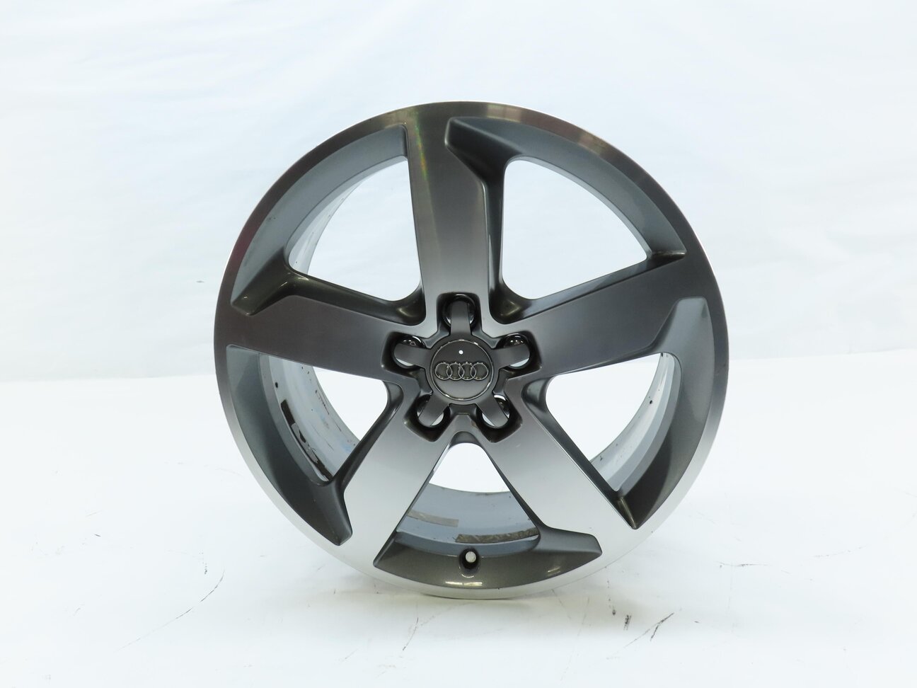 Thumbnail 2: 2015-2016 AUDI Q3 (8U) 18x7 5-SPOKE ALUMINUM ALLOY WHEEL RIM (MACHINE FINISH)