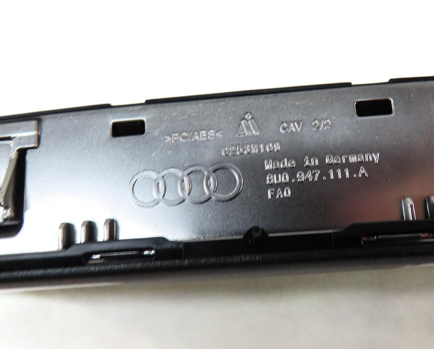 Thumbnail 5: 2015 AUDI Q3 (8U) REAR DOMELIGHT COURTESY DOME LIGHT LAMP (BLACK)