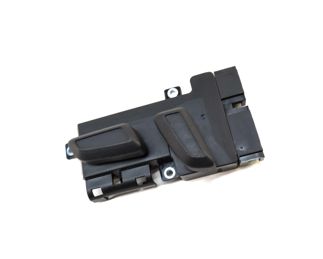 Thumbnail 2: 2015 AUDI Q3 (8U) FRONT RIGHT PASSENGER SEAT ADJUST ADJUSTMENT SWITCH BUTTON