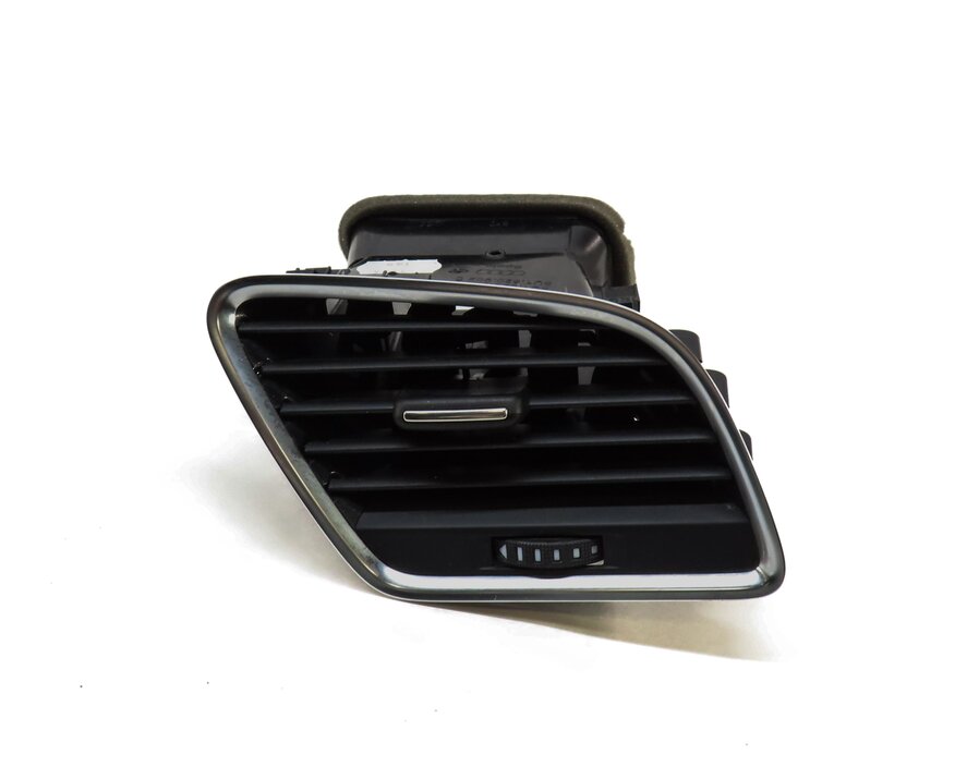 Thumbnail 2: 2015 AUDI Q3 (8U) FRONT RIGHT PASSENGER OUTER DASH HEATER A/C AIR VENT