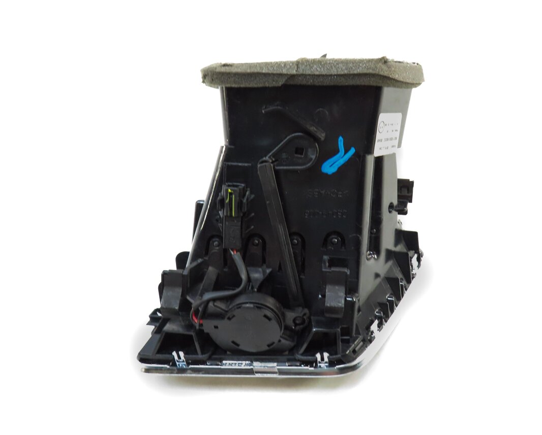 Thumbnail 4: 2015 AUDI Q3 (8U) FRONT RIGHT PASSENGER OUTER DASH HEATER A/C AIR VENT